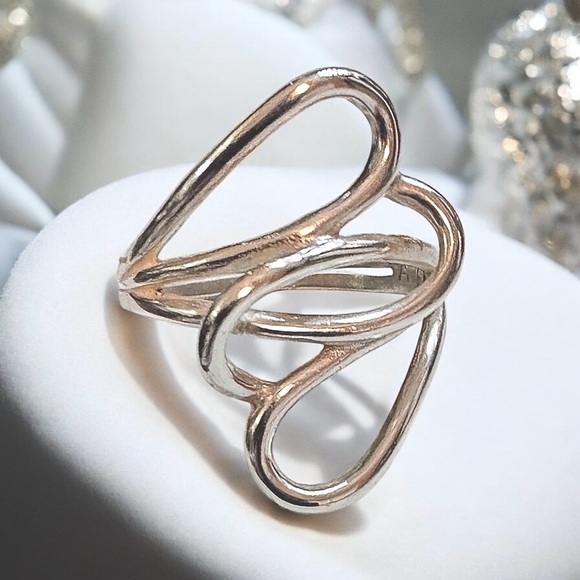 Sterling Silver Interlocked Hearts Bypass Ring (7) - Picture 5 of 8